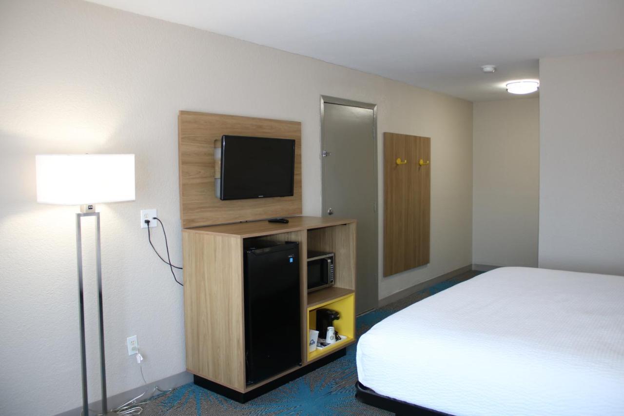 Days Inn By Wyndham Waco University Area Экстерьер фото
