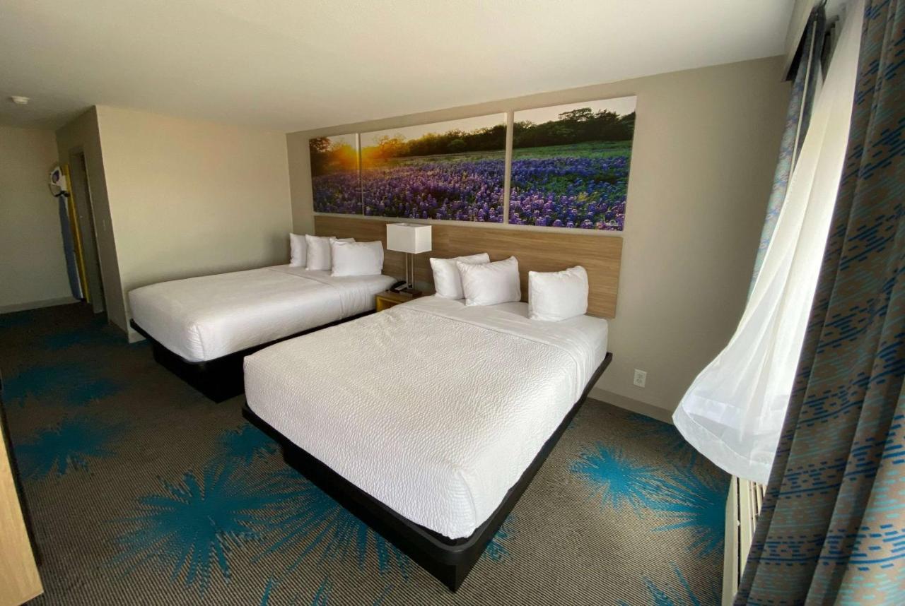 Days Inn By Wyndham Waco University Area Экстерьер фото