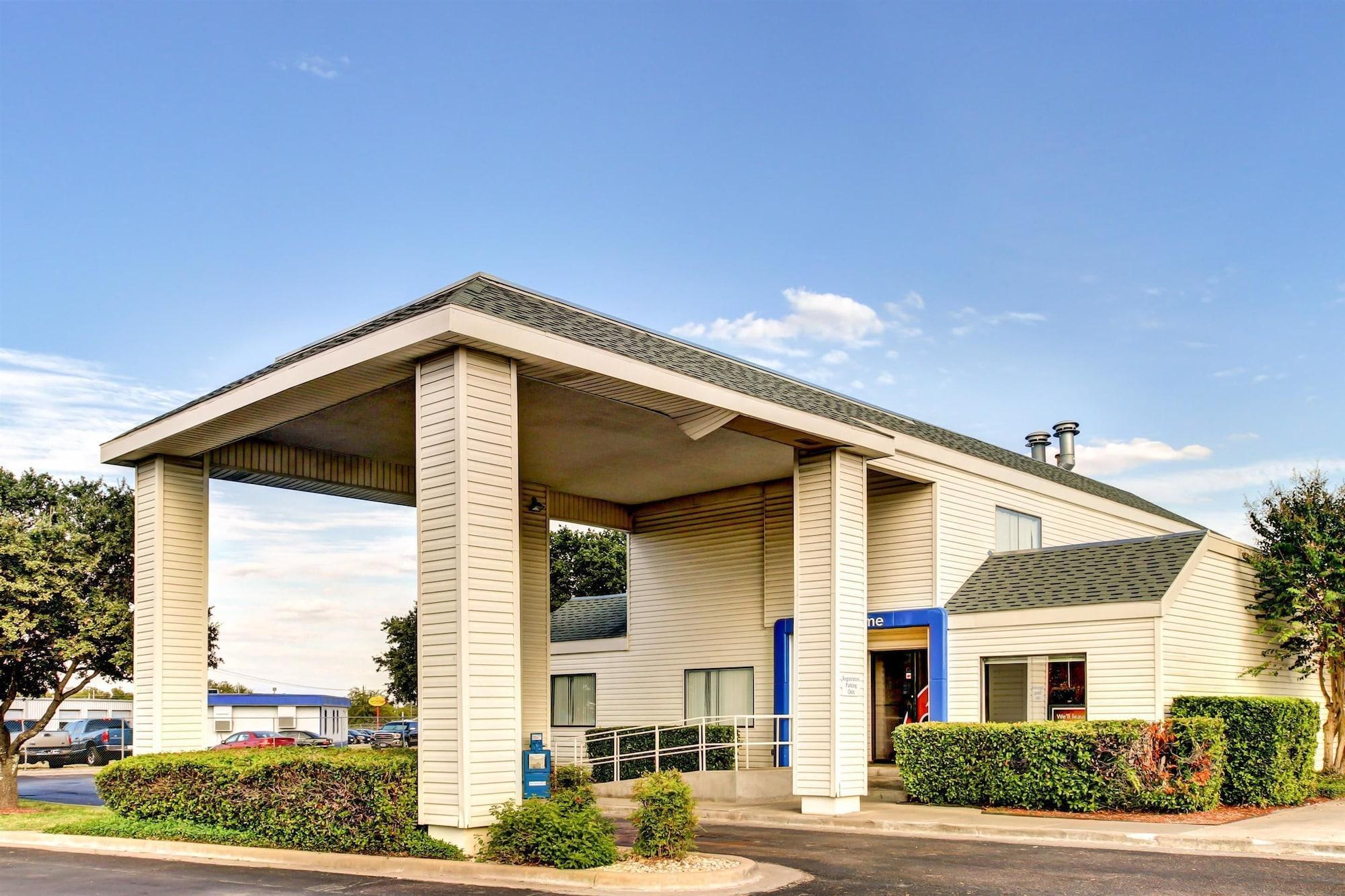 Days Inn By Wyndham Waco University Area Экстерьер фото