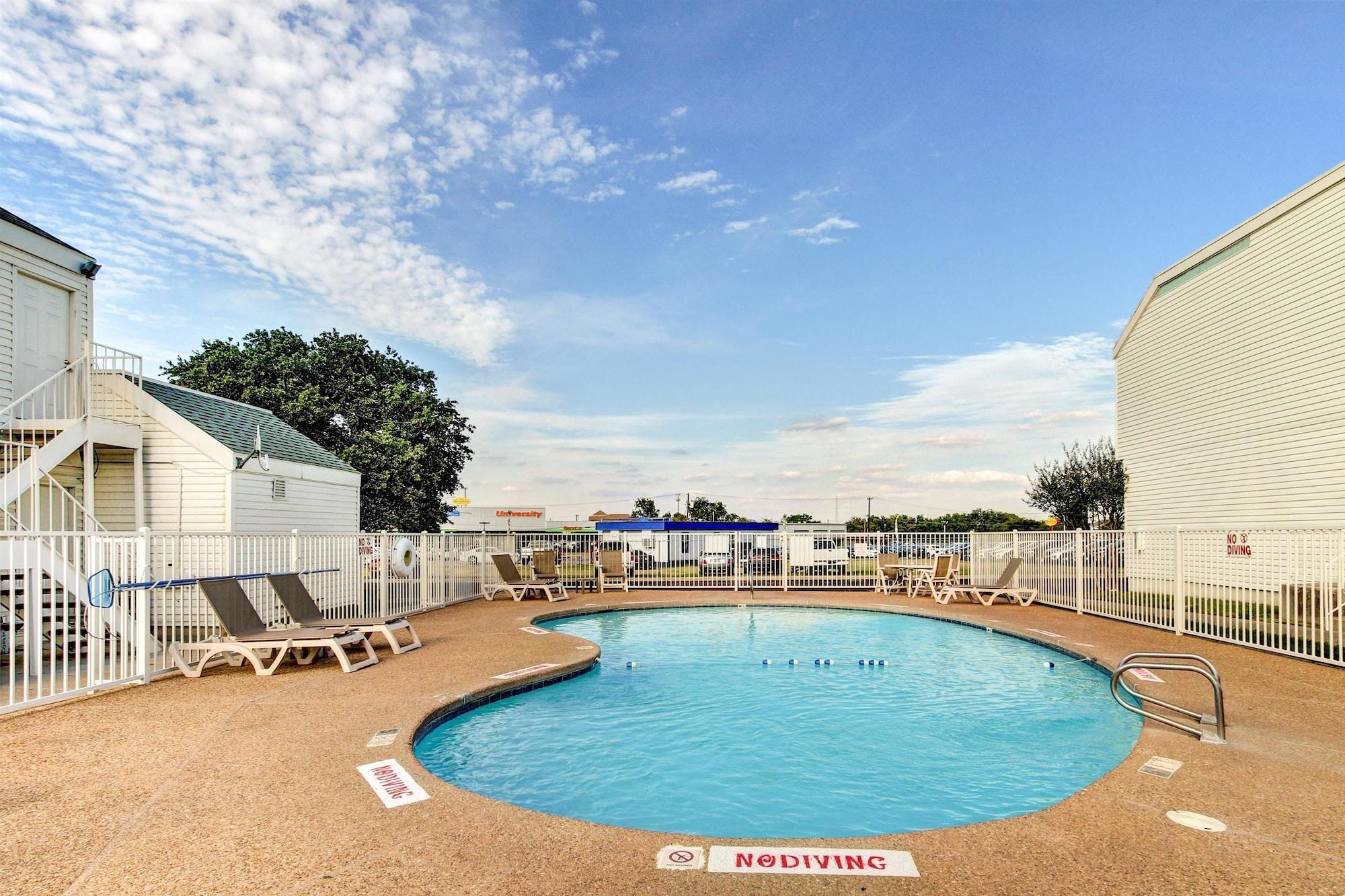 Days Inn By Wyndham Waco University Area Экстерьер фото