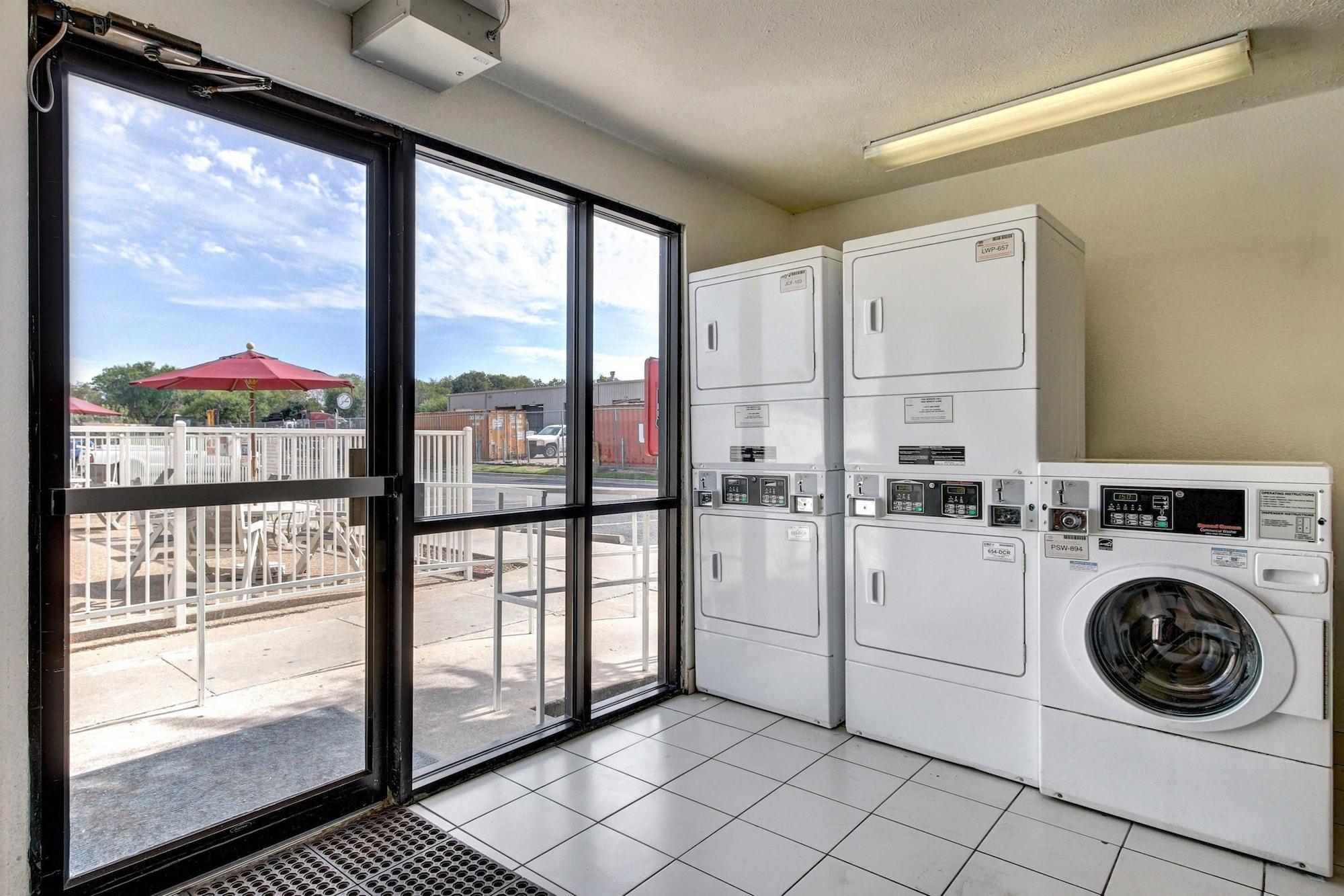 Days Inn By Wyndham Waco University Area Экстерьер фото