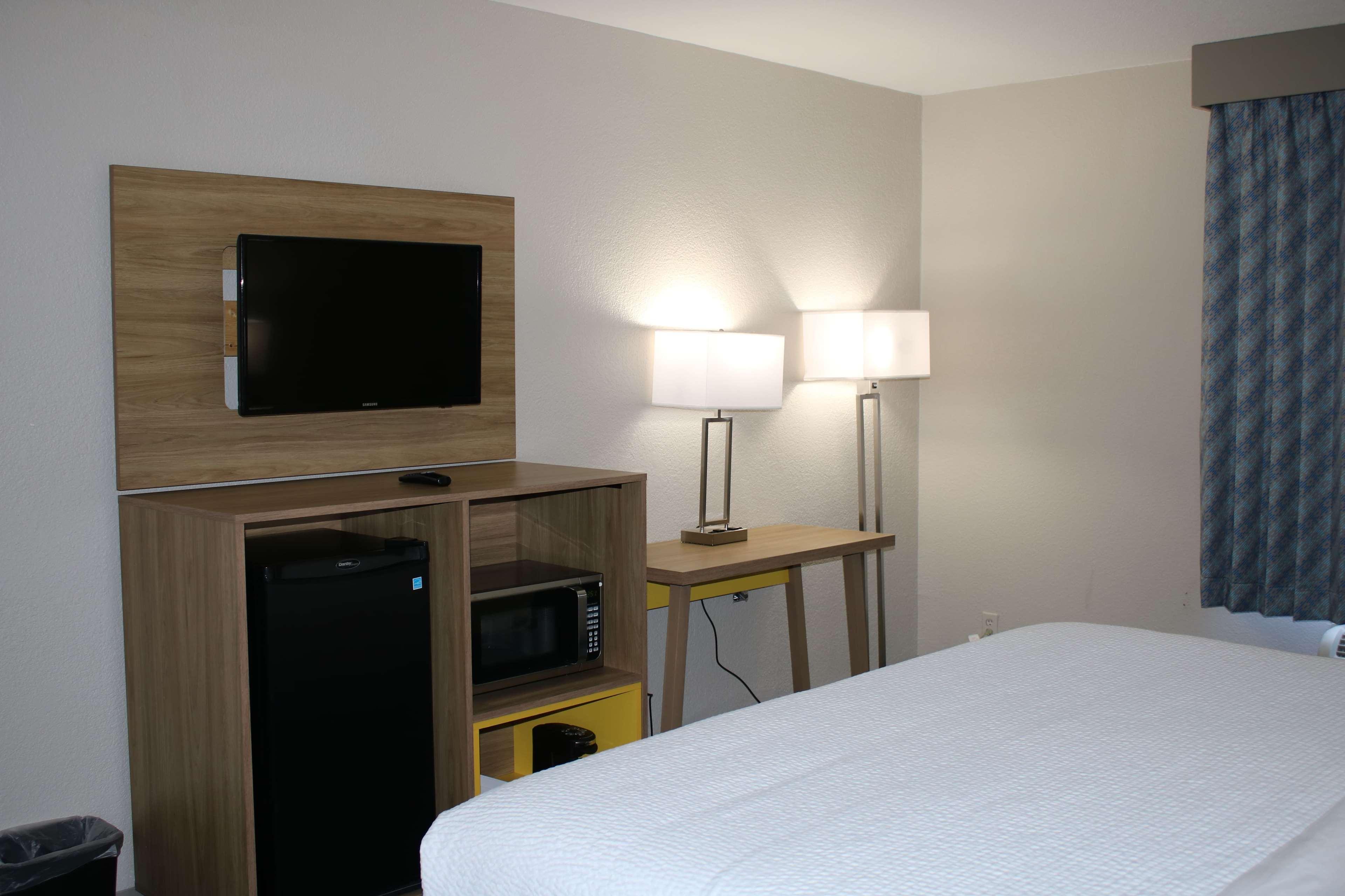 Days Inn By Wyndham Waco University Area Экстерьер фото