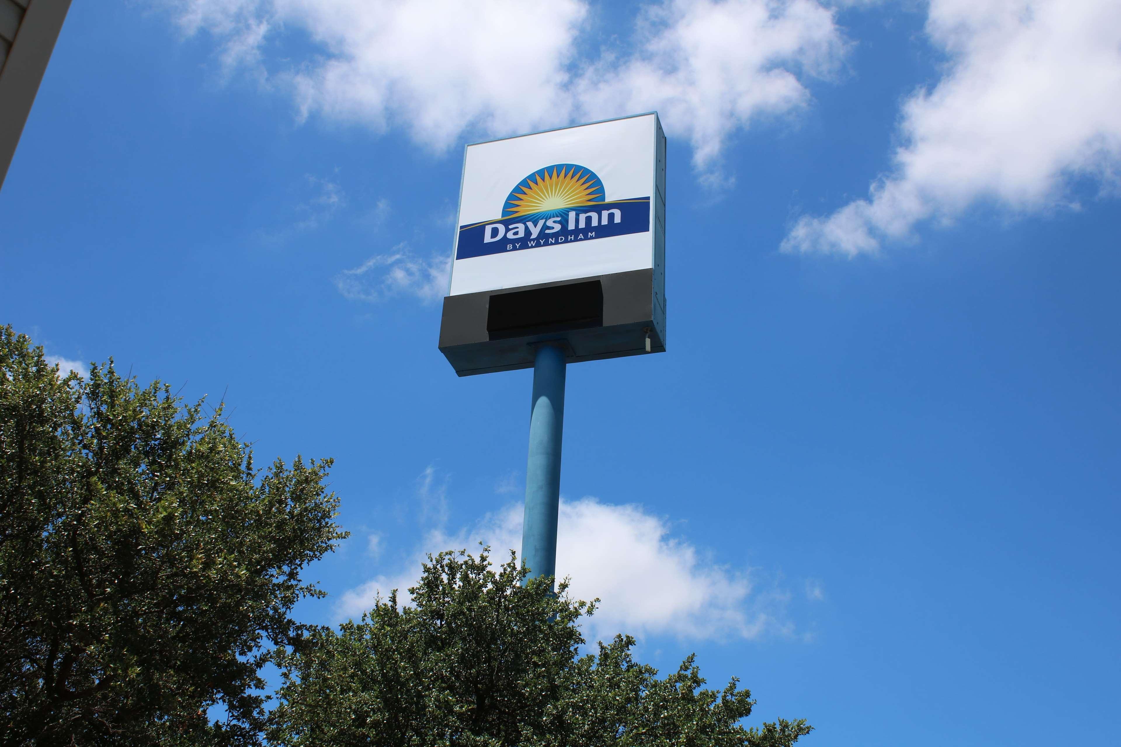 Days Inn By Wyndham Waco University Area Экстерьер фото