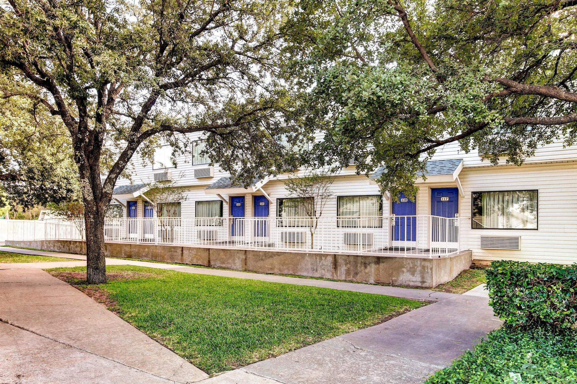 Days Inn By Wyndham Waco University Area Экстерьер фото