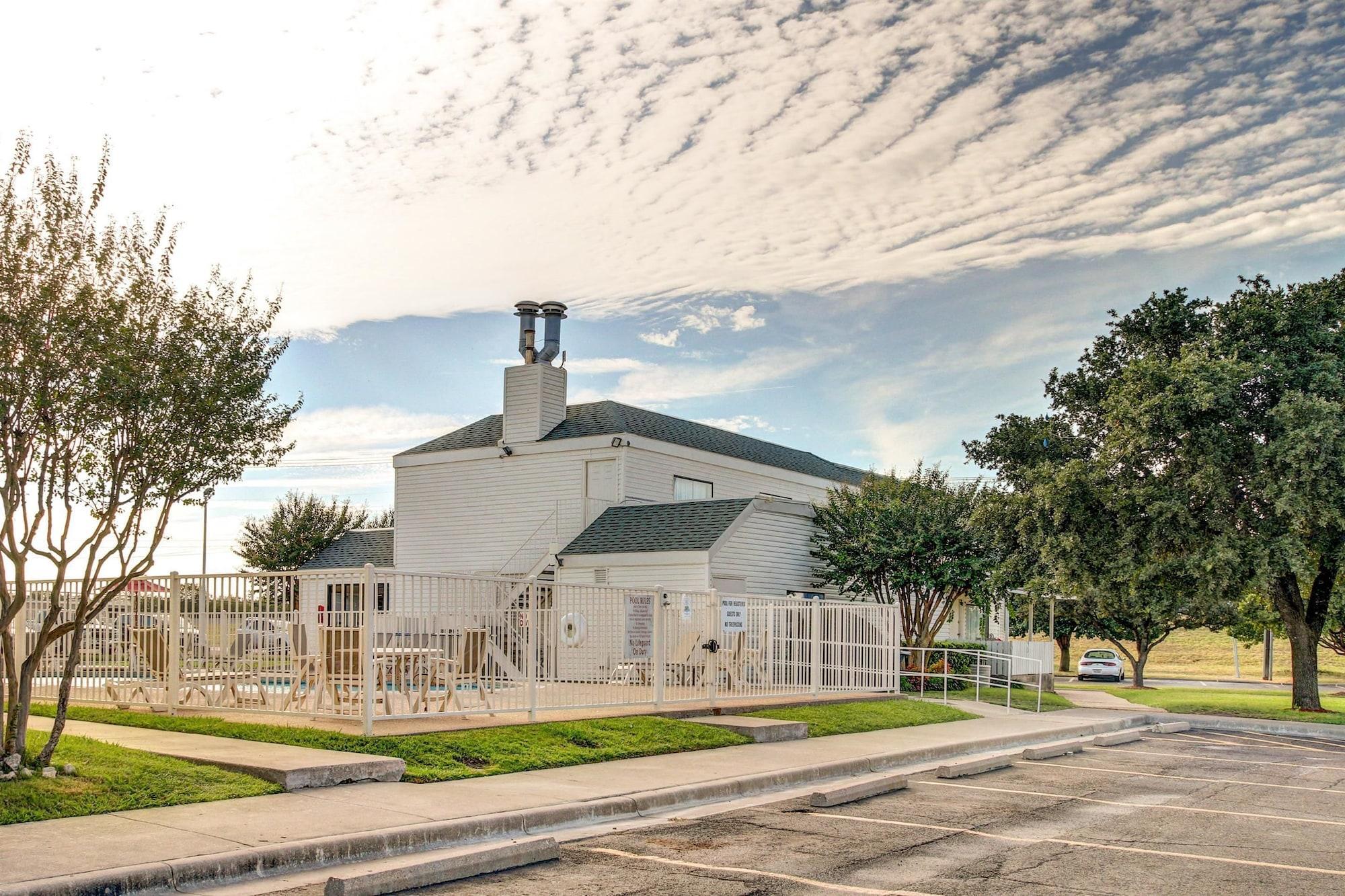 Days Inn By Wyndham Waco University Area Экстерьер фото