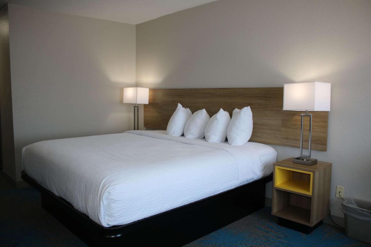 Days Inn By Wyndham Waco University Area Экстерьер фото