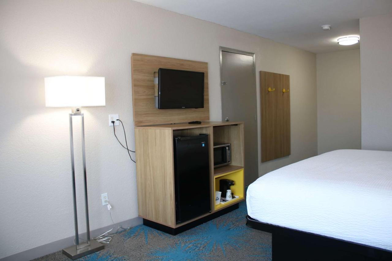 Days Inn By Wyndham Waco University Area Экстерьер фото
